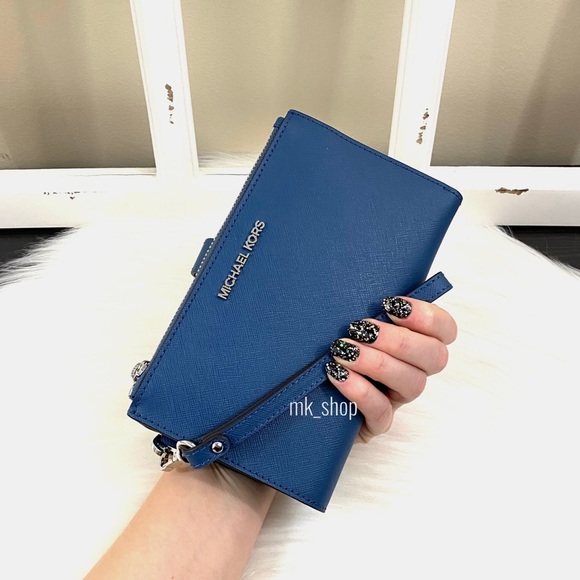 Michael Kors Handbags - Michael Kors Jet Set Travel Double Zip Wristlet